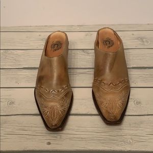 Charlie Horse Mules Sz 9